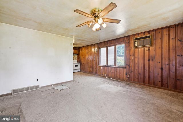 3521 ROCKVIEW DR, Bristol, PA 19007