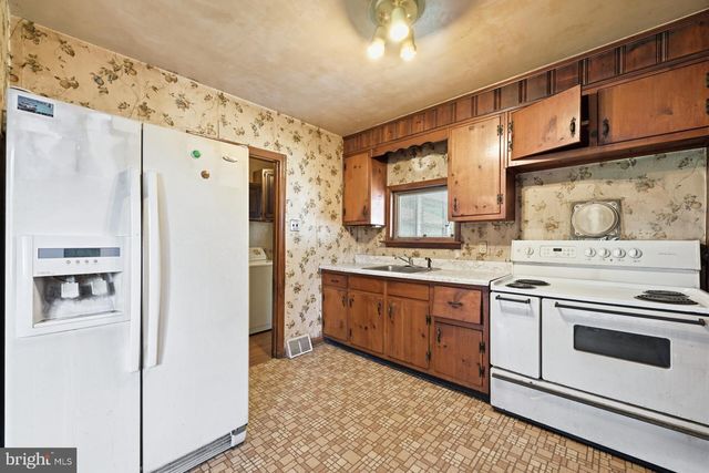 3521 ROCKVIEW DR, Bristol, PA 19007
