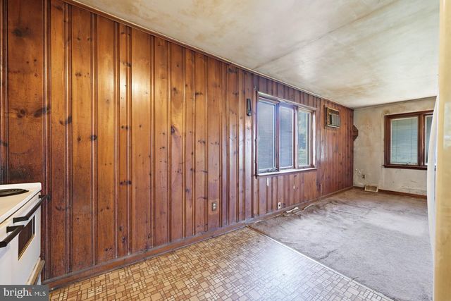 3521 ROCKVIEW DR, Bristol, PA 19007