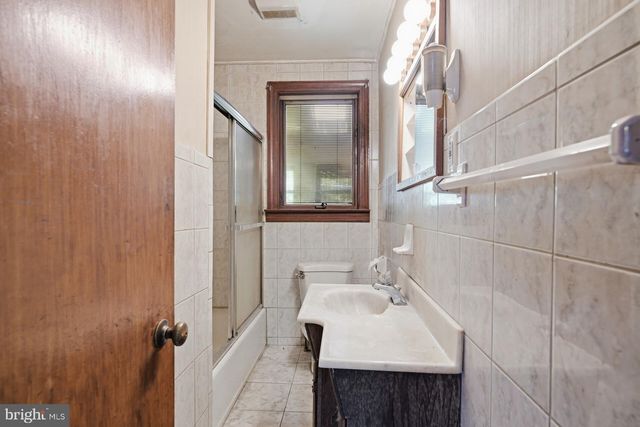 3521 ROCKVIEW DR, Bristol, PA 19007