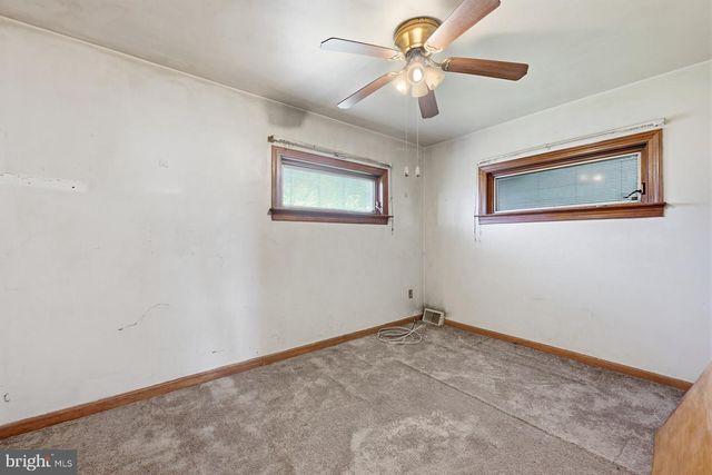 3521 ROCKVIEW DR, Bristol, PA 19007
