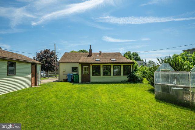 3521 ROCKVIEW DR, Bristol, PA 19007