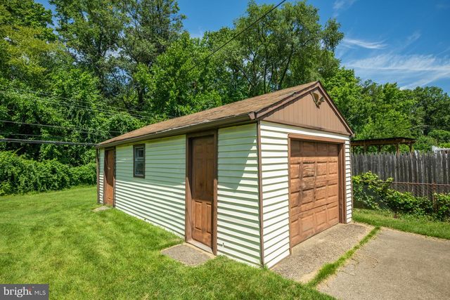 3521 ROCKVIEW DR, Bristol, PA 19007