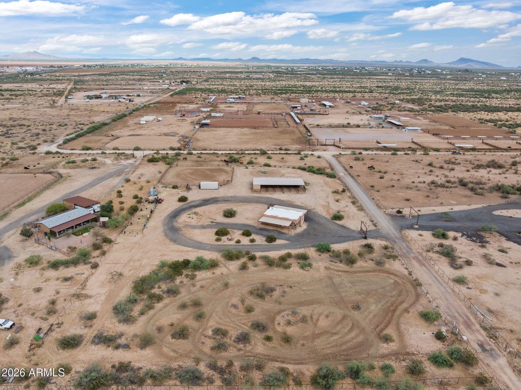 Image 36 of property listing at 49204 N 529th Avenue, Aguila, AZ 85320
