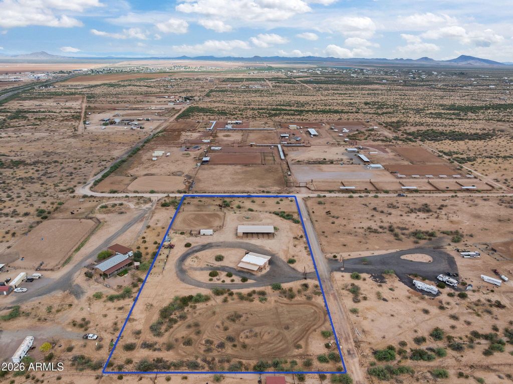 Image 41 of property listing at 49204 N 529th Avenue, Aguila, AZ 85320