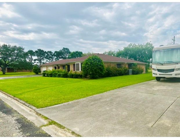 2312 Salisbury Drive, Port Arthur, TX 77640