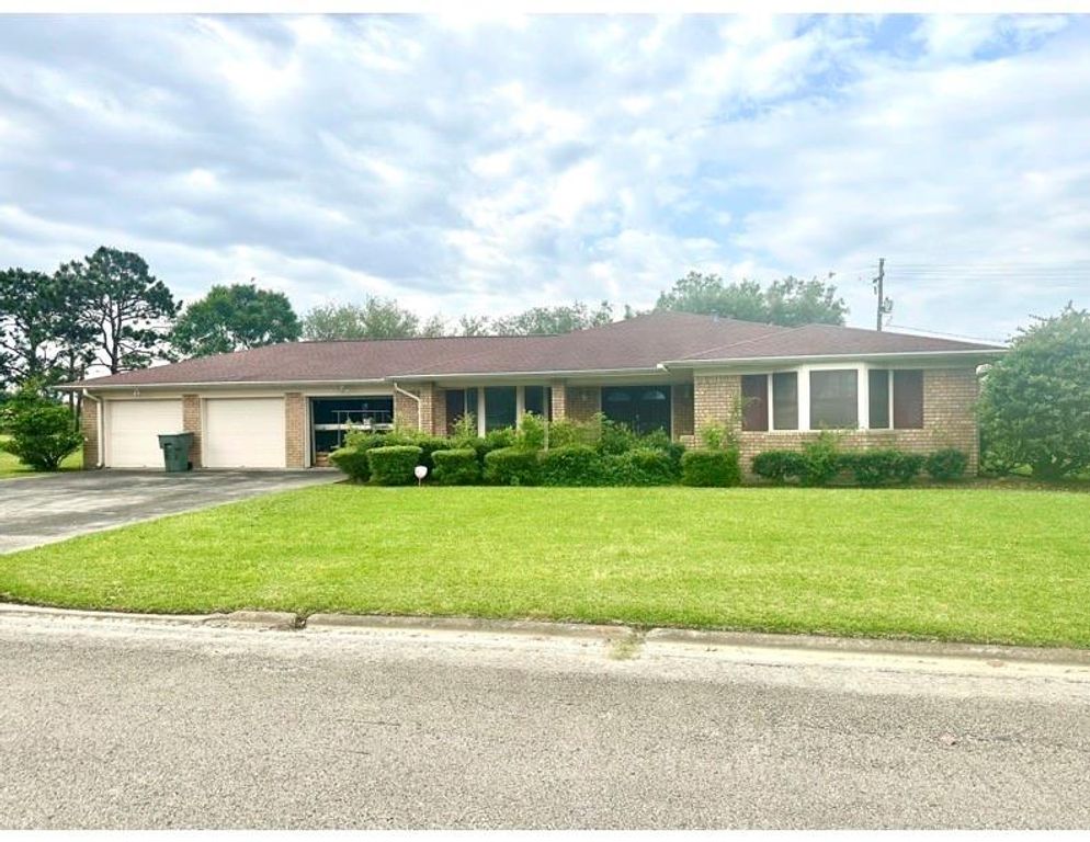 2312 Salisbury Drive, Port Arthur, TX 77640