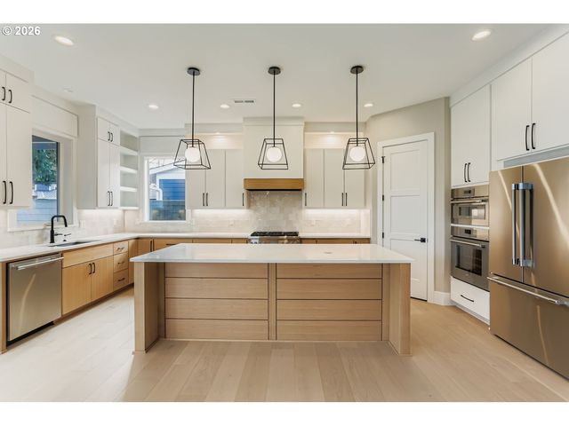 3652 Nw LANA Pl, Portland, OR 97229