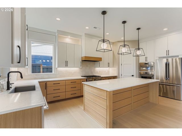 3652 Nw LANA Pl, Portland, OR 97229