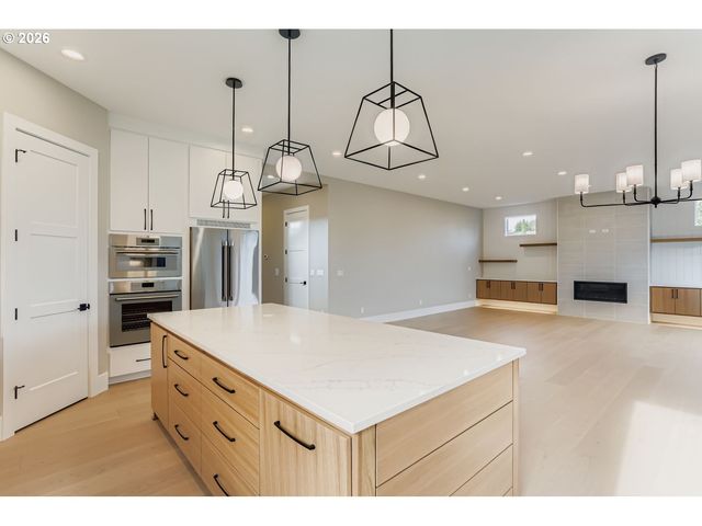 3652 Nw LANA Pl, Portland, OR 97229