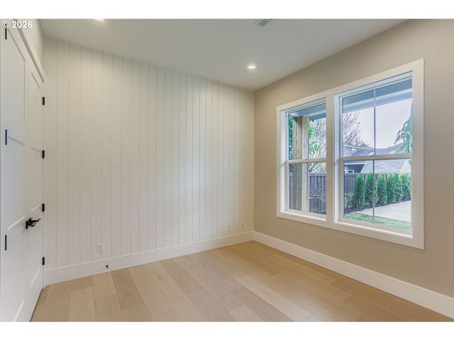 3652 Nw LANA Pl, Portland, OR 97229