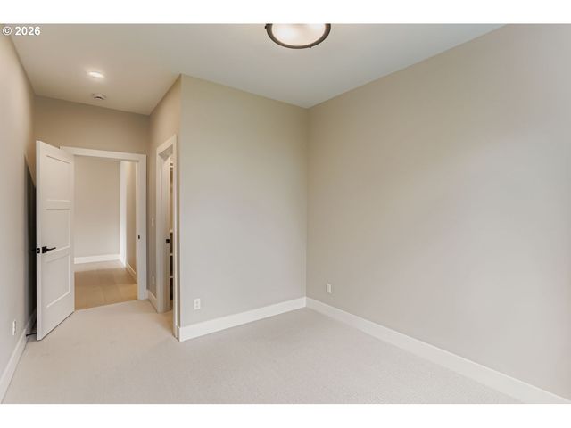 3652 Nw LANA Pl, Portland, OR 97229