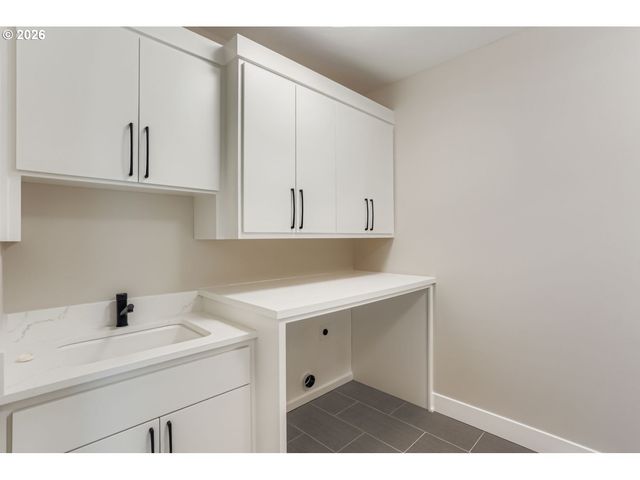 3652 Nw LANA Pl, Portland, OR 97229