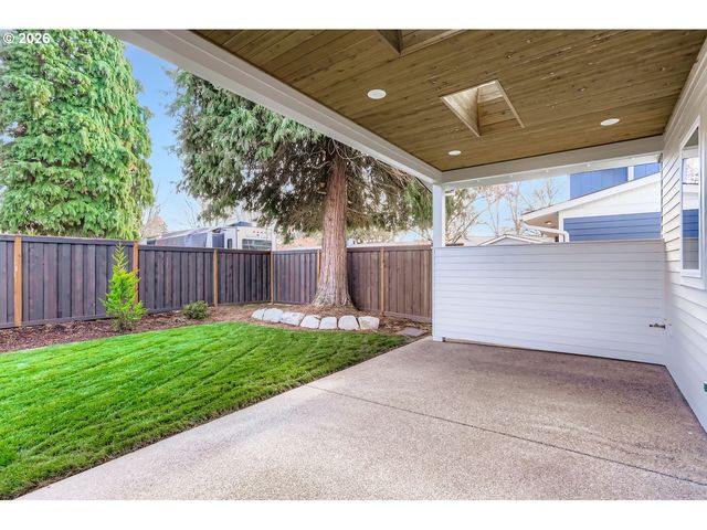 3652 Nw LANA Pl, Portland, OR 97229