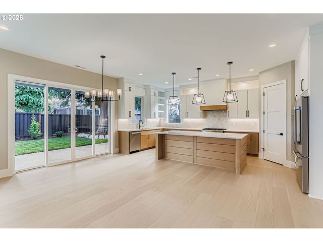 3652 Nw LANA Pl, Portland, OR 97229