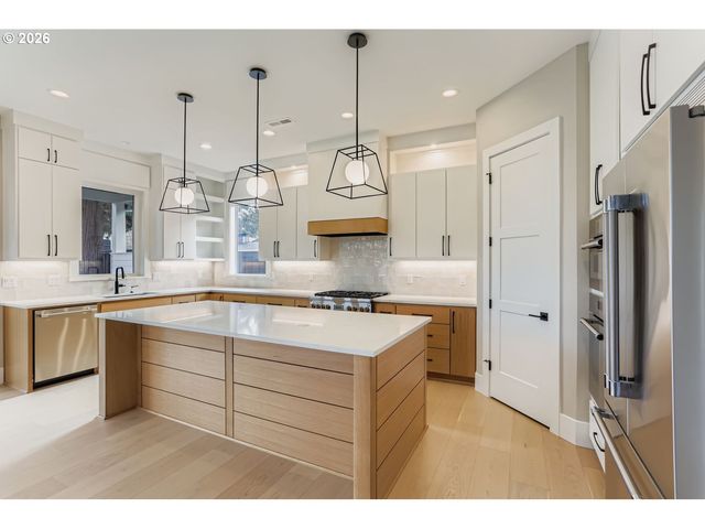 3652 Nw LANA Pl, Portland, OR 97229