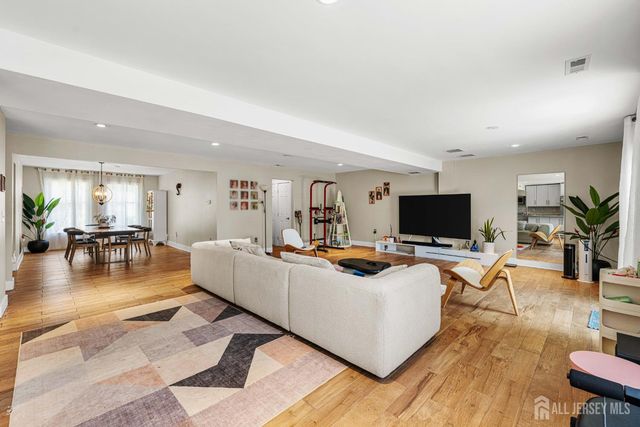 52 Krebs Road, Plainsboro, NJ 08536
