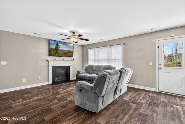 104 Cameo Court, Jacksonville, NC 28540