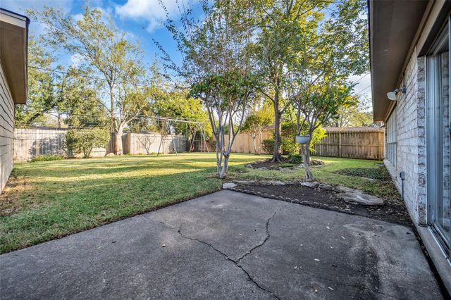 7015 Lacy Hill Drive, Houston, TX 77036