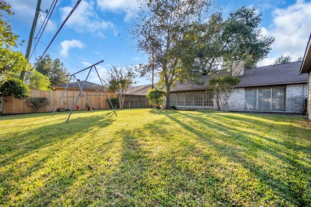 7015 Lacy Hill Drive, Houston, TX 77036
