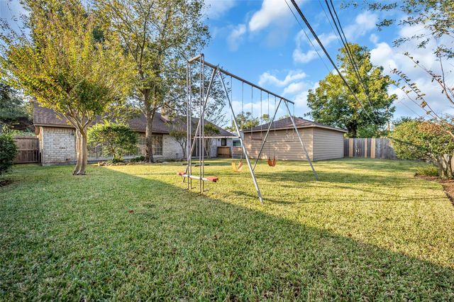 7015 Lacy Hill Drive, Houston, TX 77036