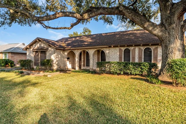 7015 Lacy Hill Drive, Houston, TX 77036