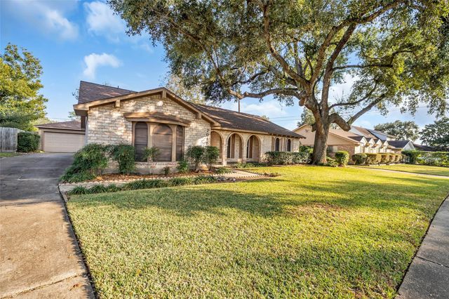 7015 Lacy Hill Drive, Houston, TX 77036