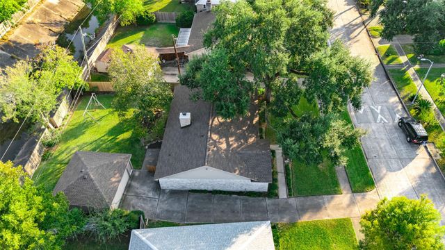 7015 Lacy Hill Drive, Houston, TX 77036