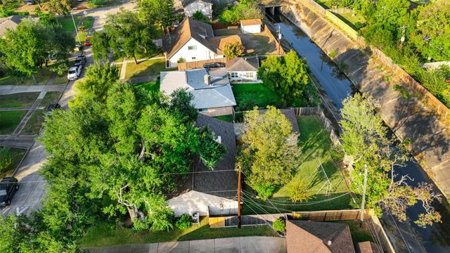 7015 Lacy Hill Drive, Houston, TX 77036