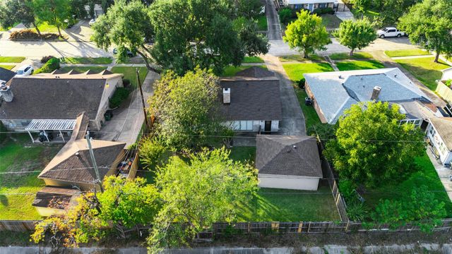 7015 Lacy Hill Drive, Houston, TX 77036