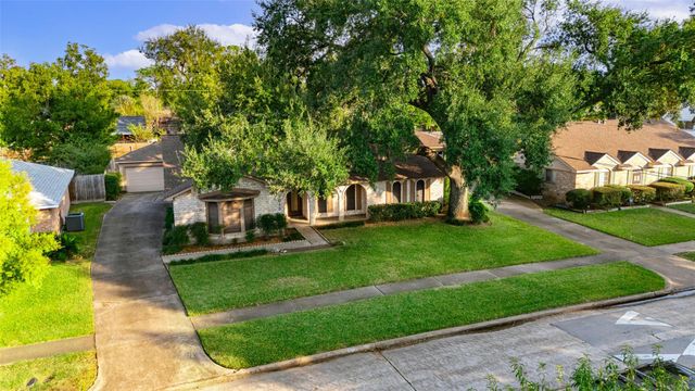7015 Lacy Hill Drive, Houston, TX 77036