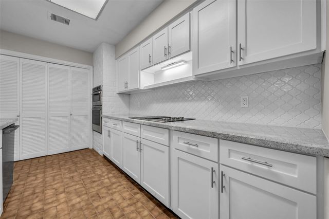 7015 Lacy Hill Drive, Houston, TX 77036