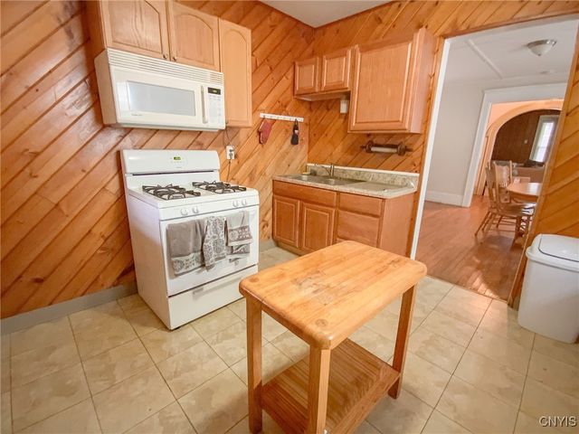 909 Ackerman Avenue, Syracuse, NY 13210