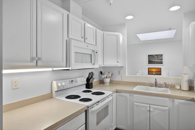 912 Main St 308, Chatham, MA 02633