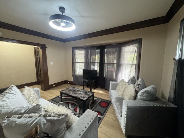 2421 N 40th STREET #2423, Milwaukee, WI 53210