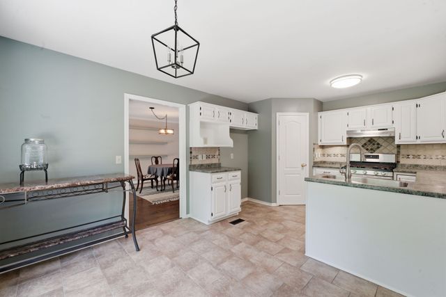 555 Beech Grove Way, Burns, TN 37029
