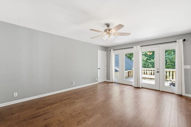 555 Beech Grove Way, Burns, TN 37029