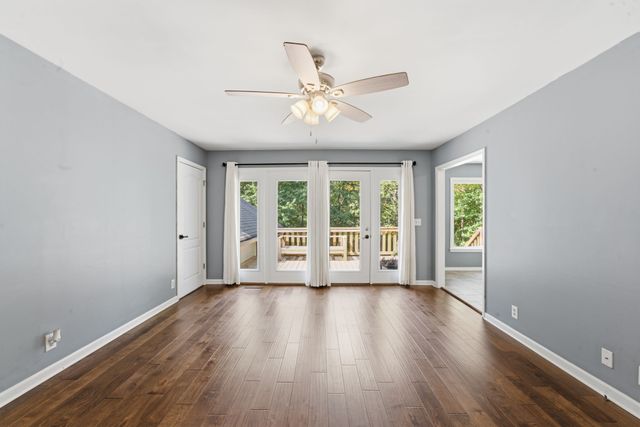 555 Beech Grove Way, Burns, TN 37029