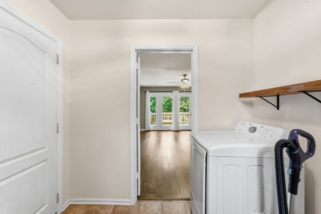 555 Beech Grove Way, Burns, TN 37029