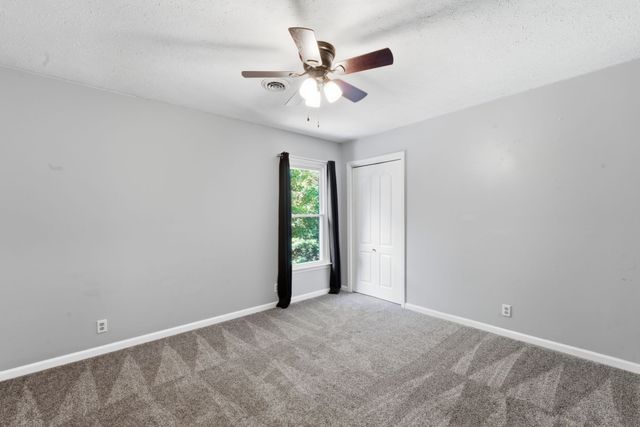 555 Beech Grove Way, Burns, TN 37029