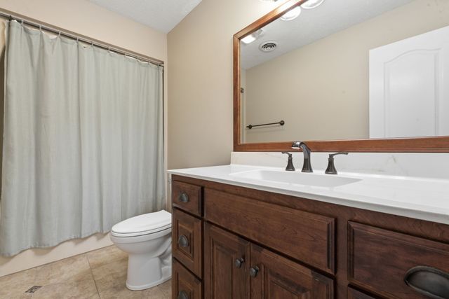 555 Beech Grove Way, Burns, TN 37029
