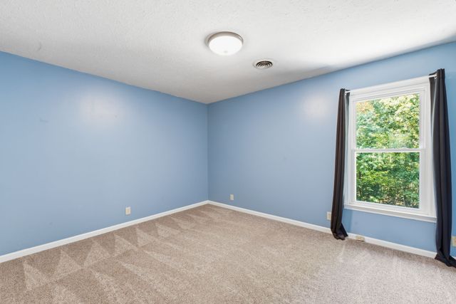 555 Beech Grove Way, Burns, TN 37029