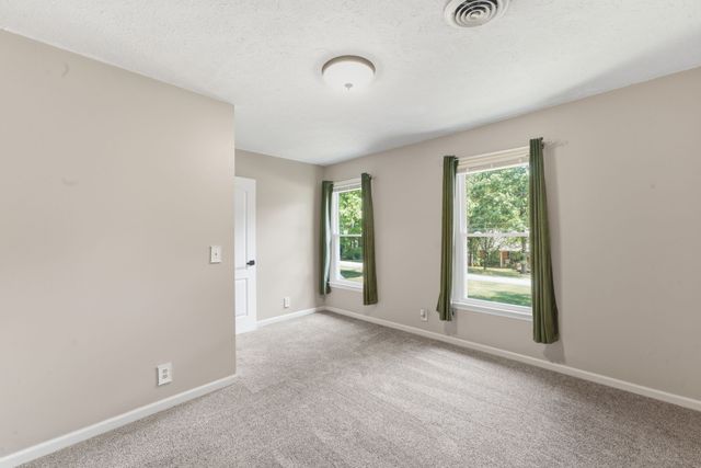 555 Beech Grove Way, Burns, TN 37029
