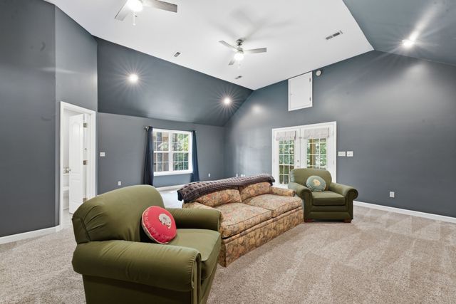 555 Beech Grove Way, Burns, TN 37029