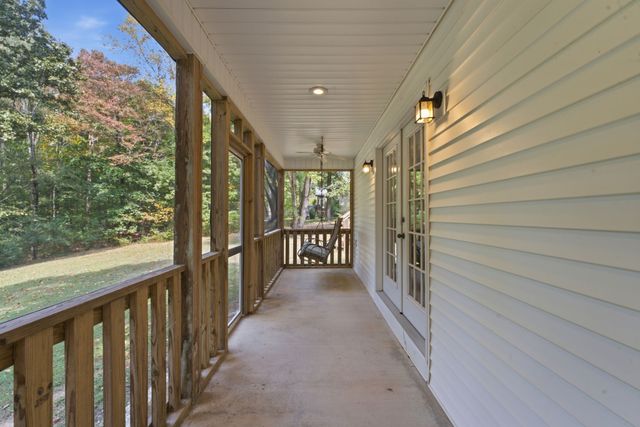 555 Beech Grove Way, Burns, TN 37029