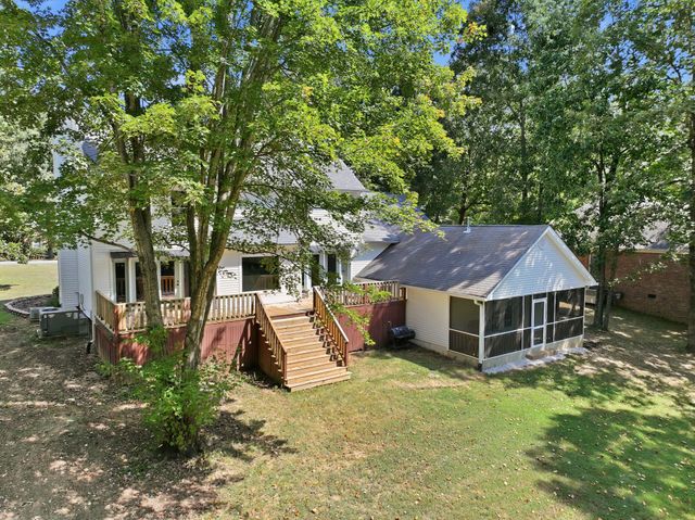 555 Beech Grove Way, Burns, TN 37029