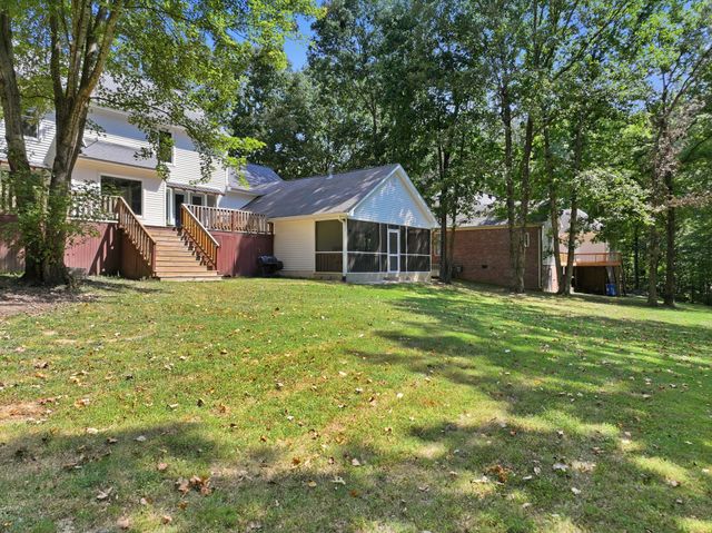 555 Beech Grove Way, Burns, TN 37029