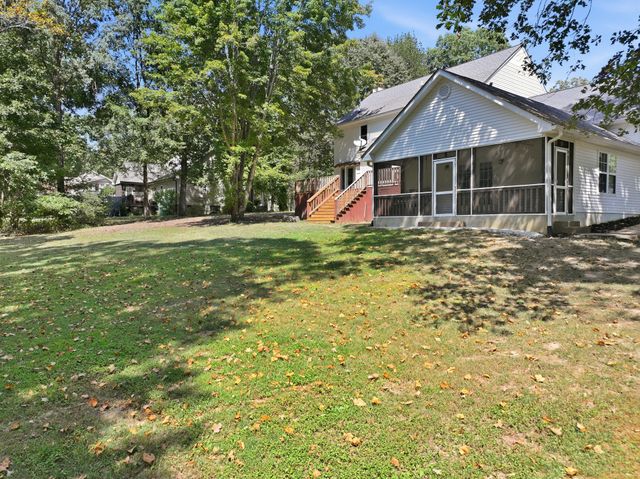 555 Beech Grove Way, Burns, TN 37029