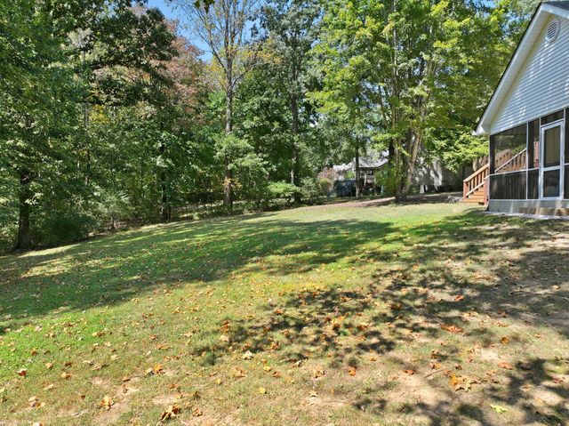 555 Beech Grove Way, Burns, TN 37029
