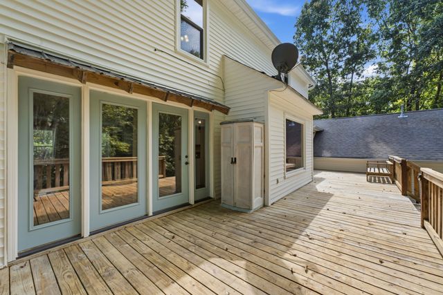 555 Beech Grove Way, Burns, TN 37029
